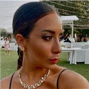 Laureata in Filologia romanza, impartisco lezioni di Lingua e letteratura italiana, Storia e Latino